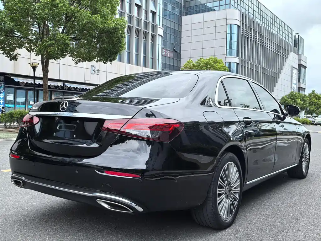 Mercedes-Benz E-Class 2020 — фото 18