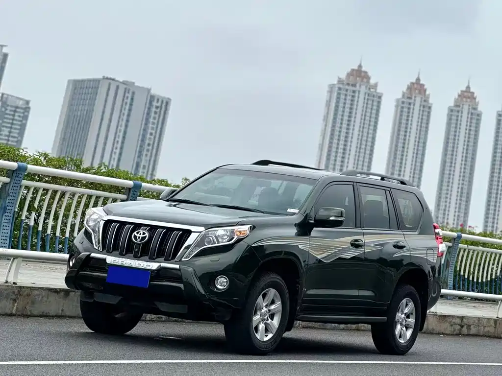 Toyota Prado 2017 — фото 1