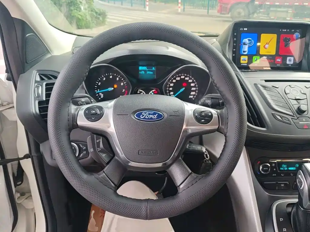 Ford Kuga 2016 — фото 11