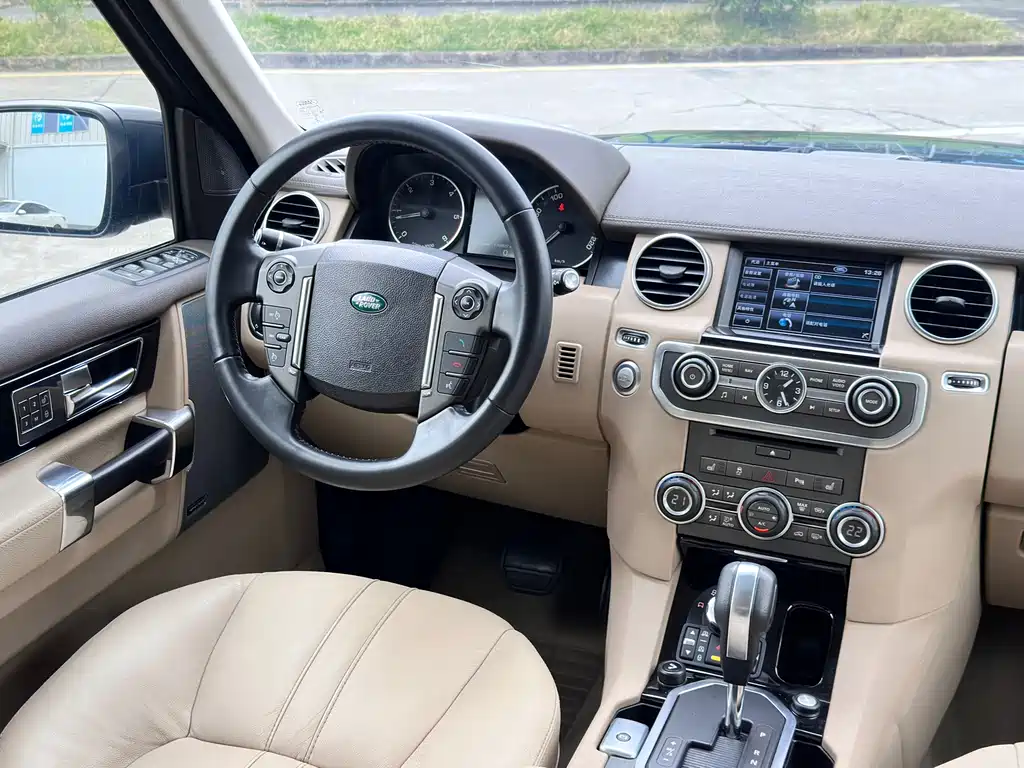 Land Rover Discovery 2012 — фото 18