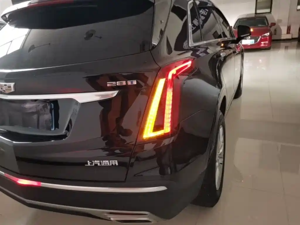 Cadillac XT5 2022 — фото 8