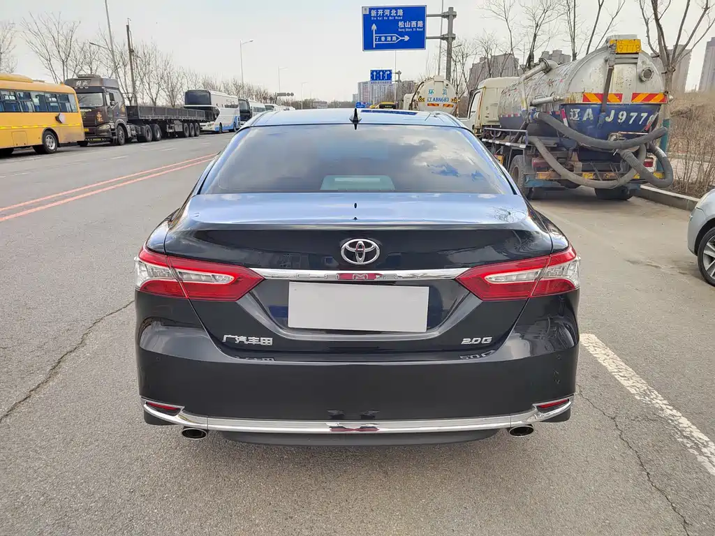 Toyota Camry 2023 — фото 6