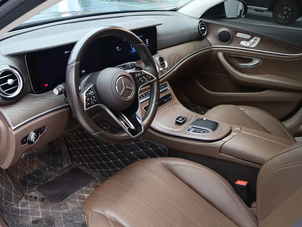 Mercedes-Benz E-Class 2023 — фото 9