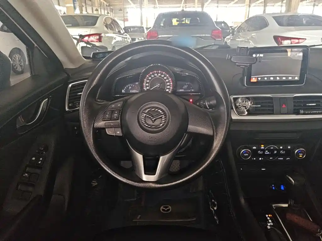 Mazda 3 Axela 2016