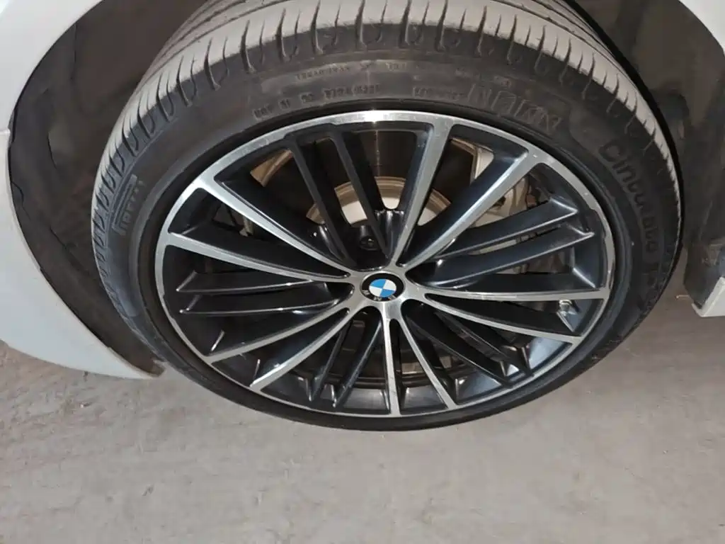 BMW 5 Series 2021 — фото 25