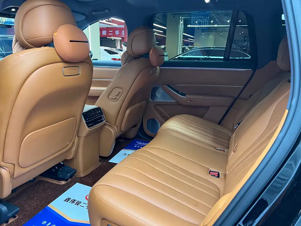 AITO M8 2025 — фото 11