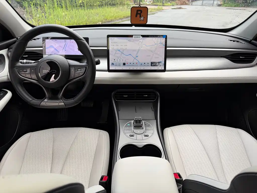 BYD Seal 05 DM-i 2025 — фото 12