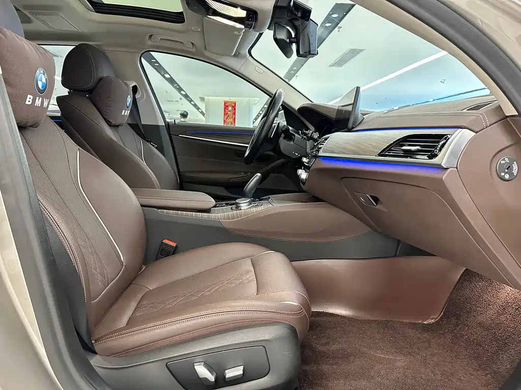 BMW 5 Series 2021 — фото 12
