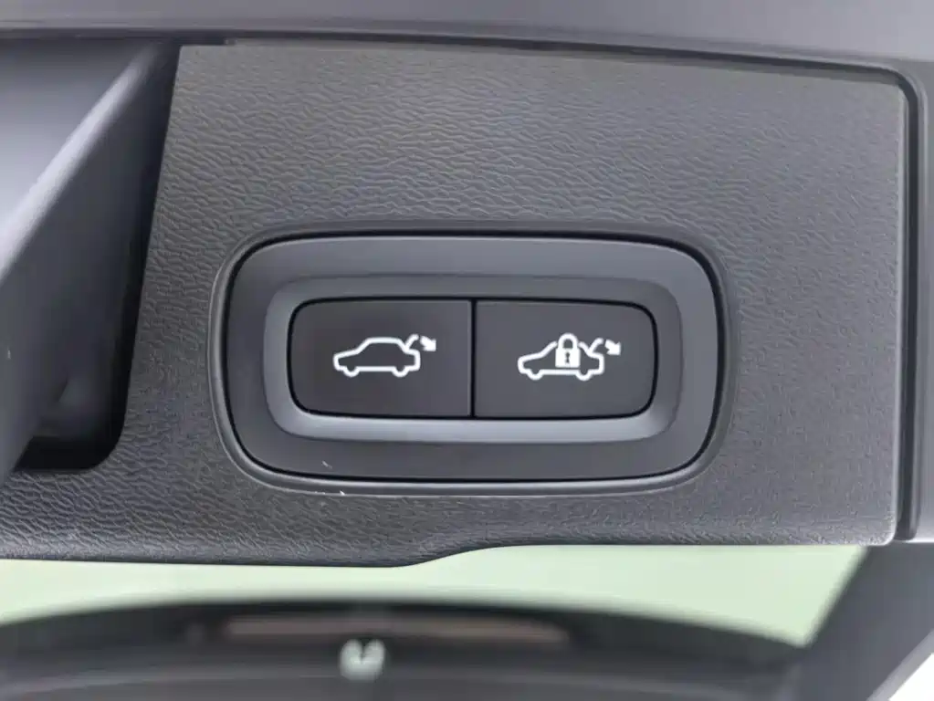 Volvo XC60 2022 — фото 23
