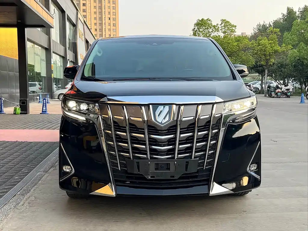 Toyota Alphard 2023 — фото 2