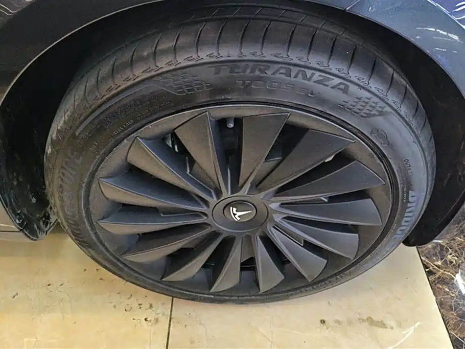 Tesla Model 3 2025