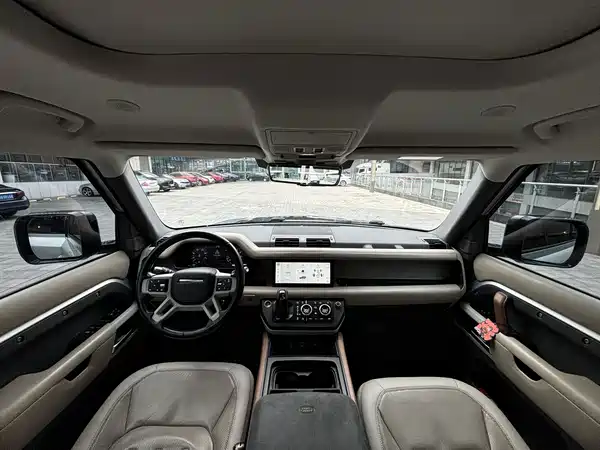 Land Rover Defender 2021