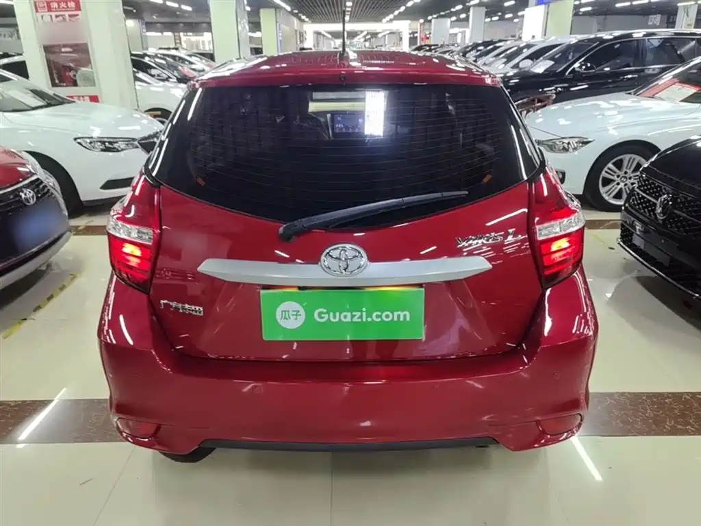 Toyota Yaris L 2022 — фото 6