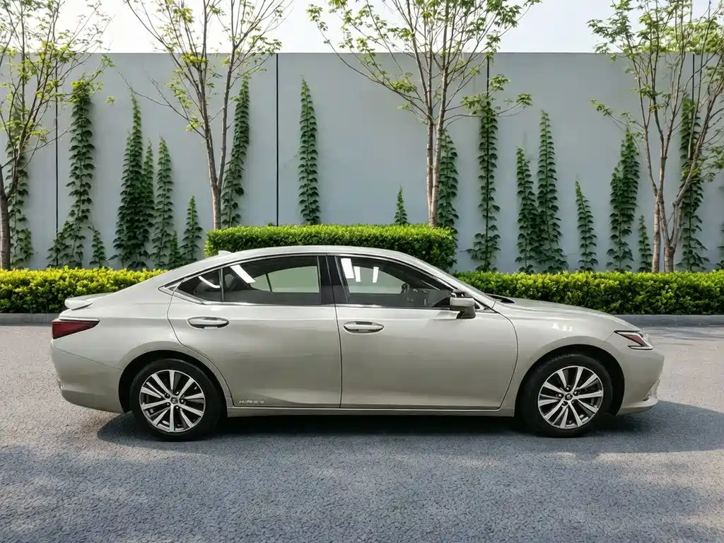 Lexus ES 2019 — фото 10