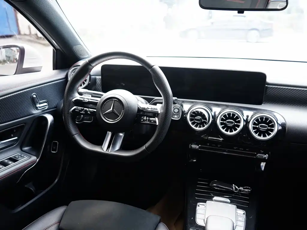 Mercedes-Benz A-Class 2024 — фото 13