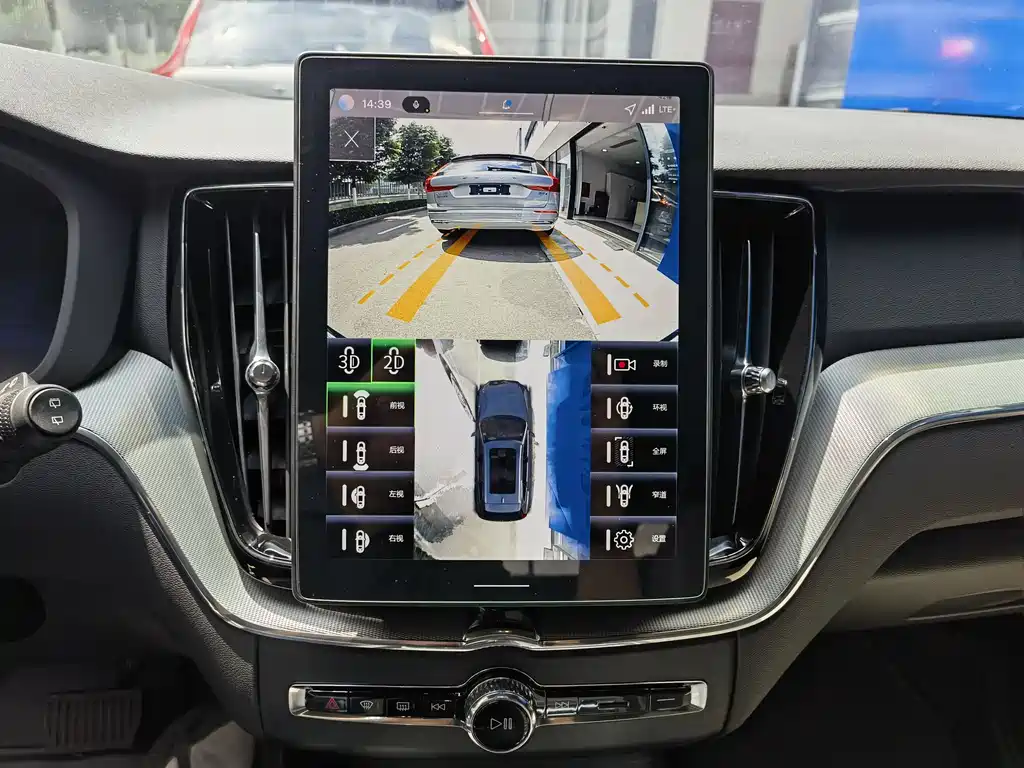 Volvo XC60 2025 — фото 17