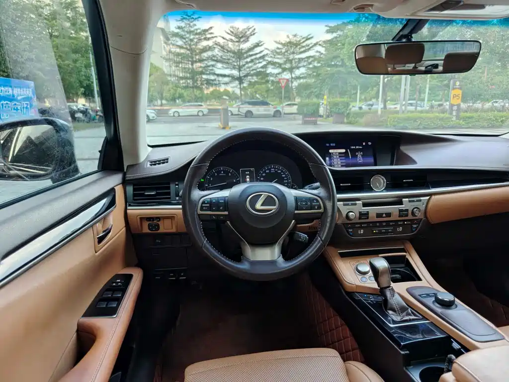 Lexus ES 2017 — фото 13