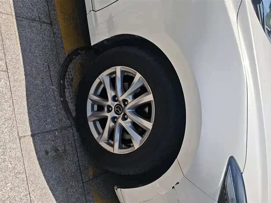 Mazda 3 Axela 2017 — фото 6