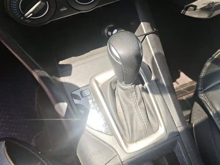 Mazda 3 Axela 2017 — фото 16