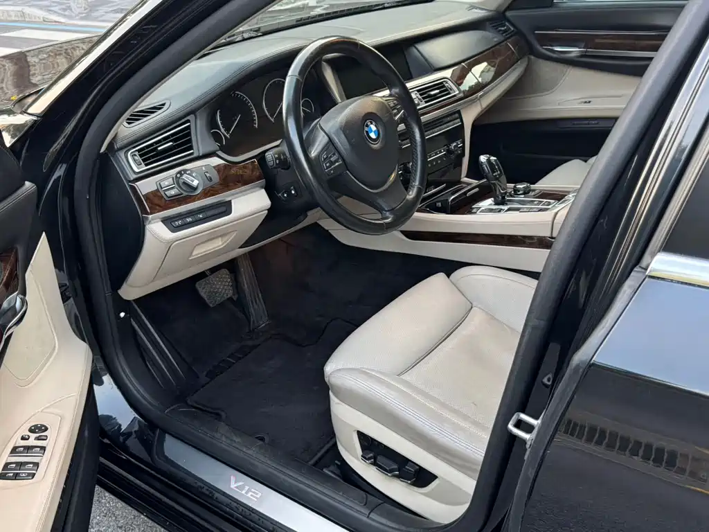 BMW 7 Series 2011 — фото 10