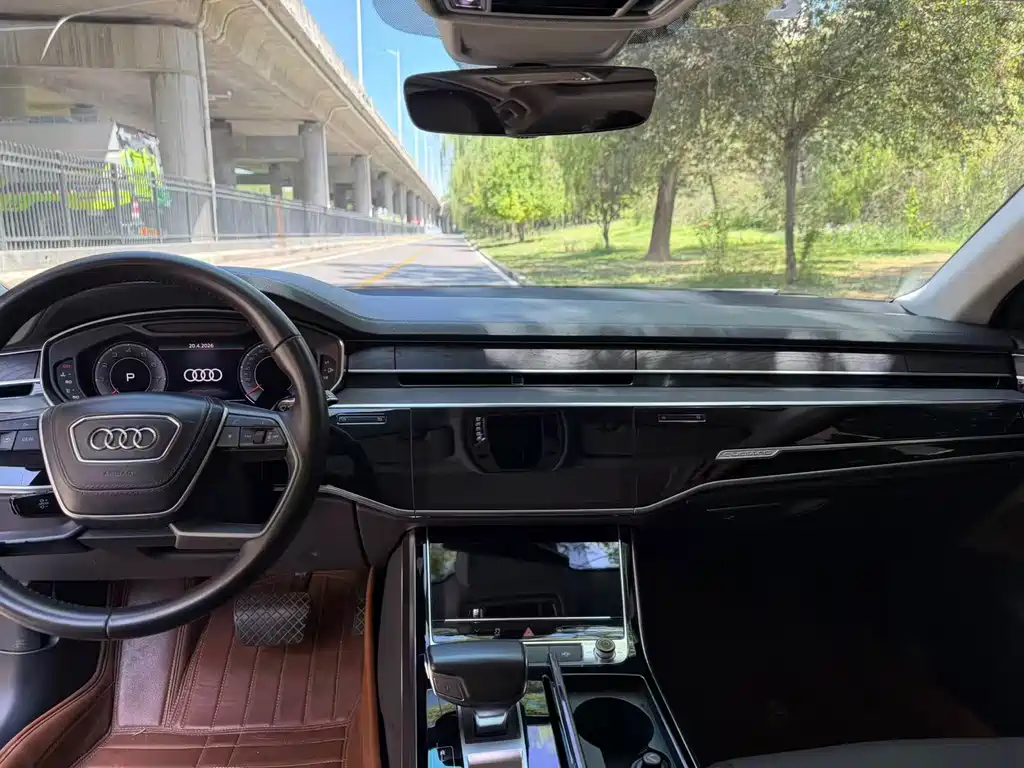 Audi A8 2018 — фото 8