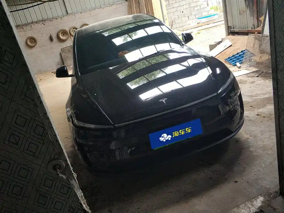 Tesla Model Y L 2026