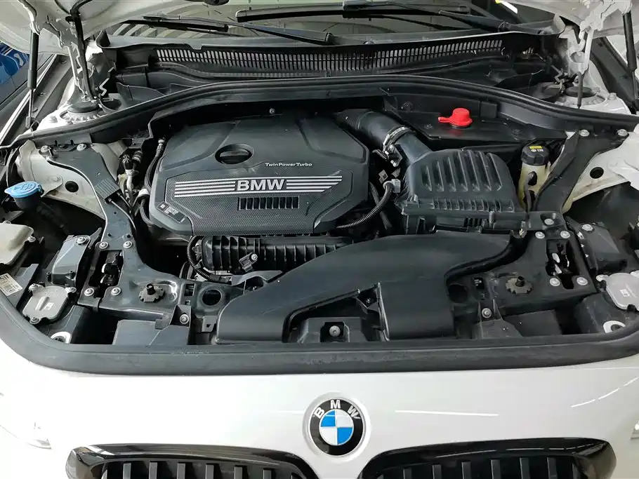 BMW 1 Series 2021 — фото 10