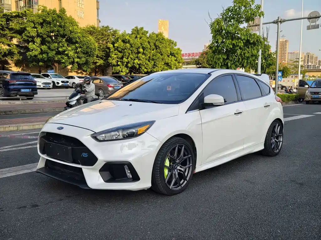 Ford Focus 2017 — фото 1