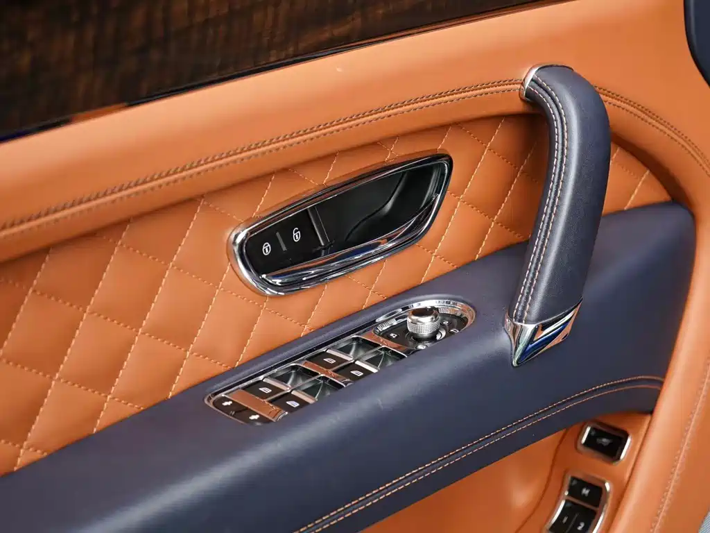 Bentley Bentayga 2017 — фото 12
