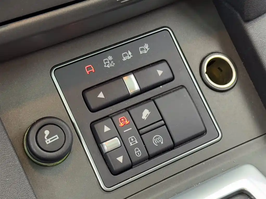 Land Rover Discovery 2015 — фото 14