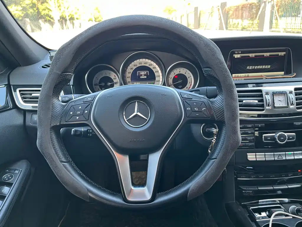 Mercedes-Benz E-Class 2014 — фото 18