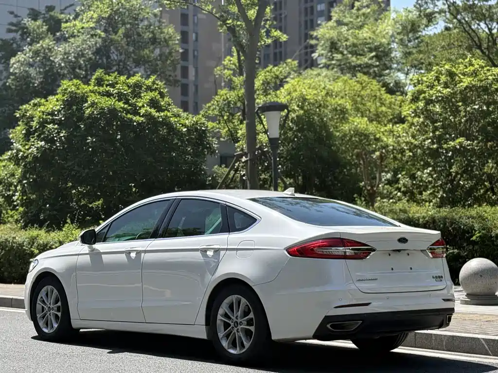 Ford Mondeo 2020 — фото 4