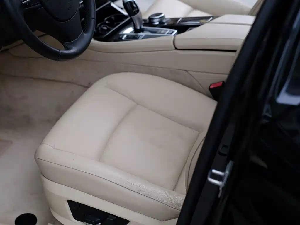 BMW 5 Series 2013 — фото 18