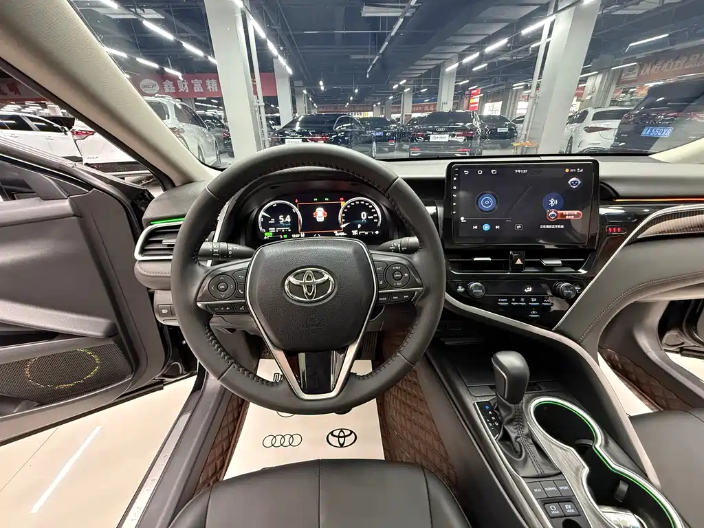Toyota Camry 2022 — фото 13