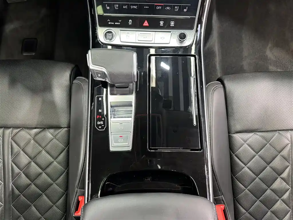 Audi A8 2023 — фото 17