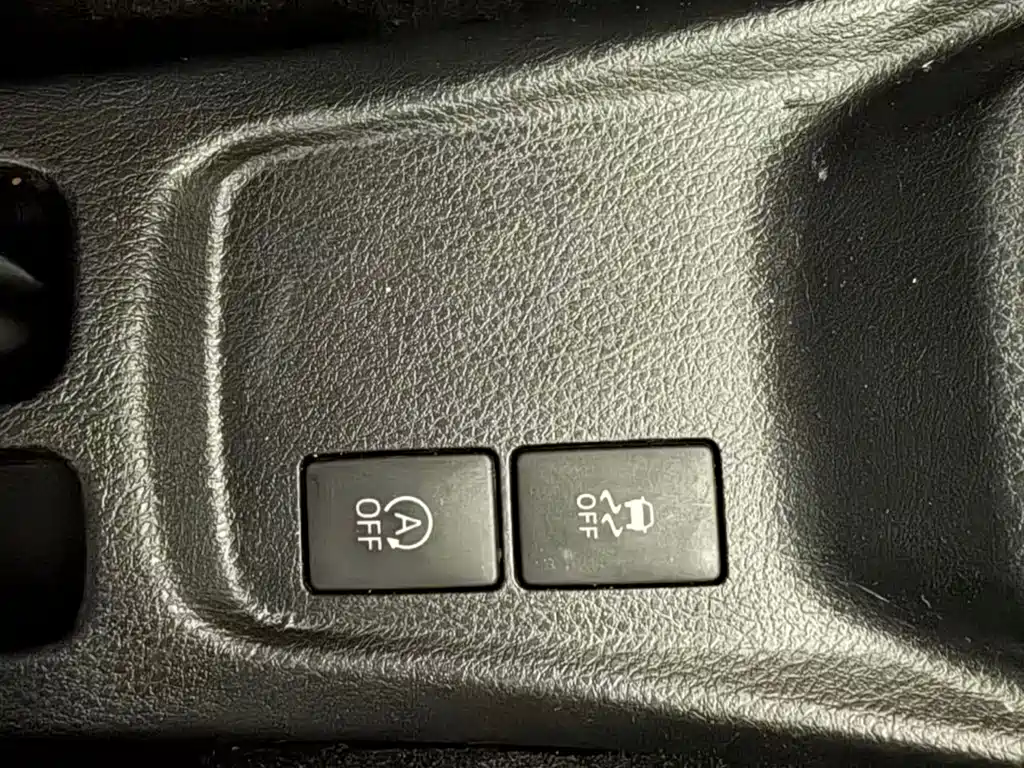 Toyota Yaris L 2022 — фото 15