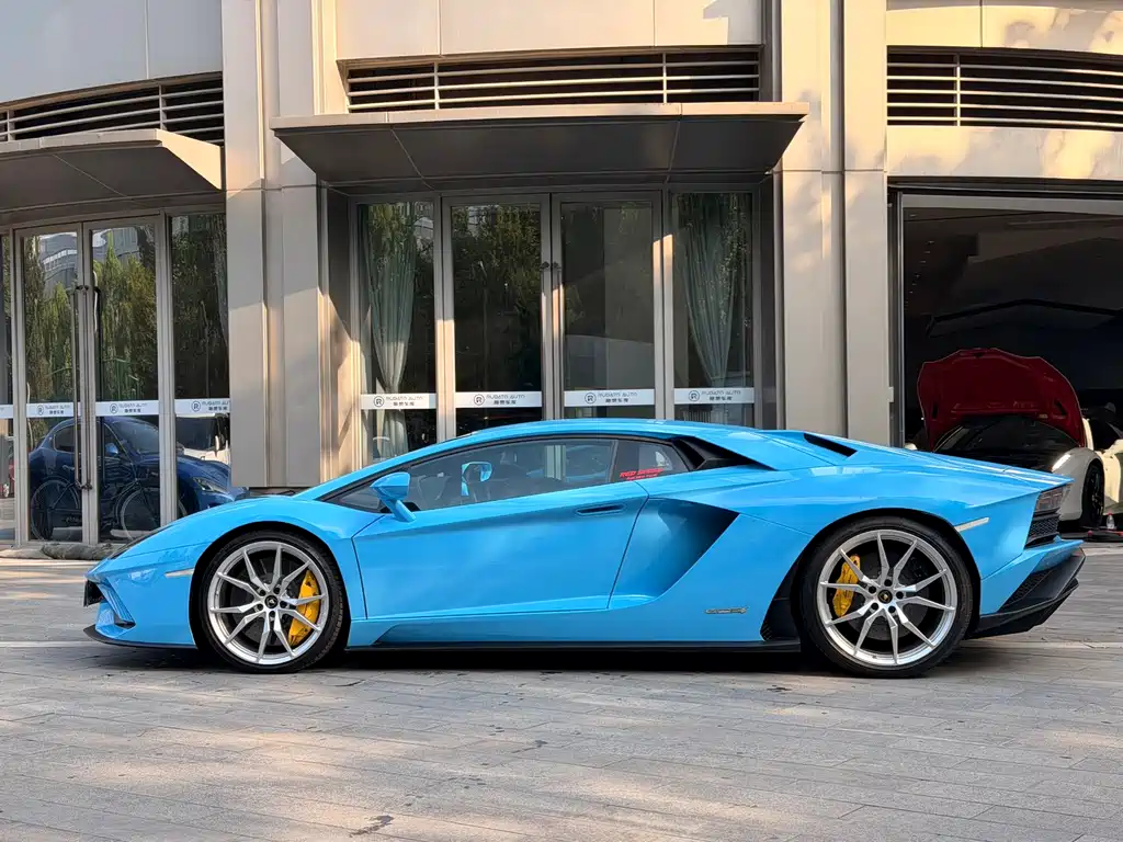 Lamborghini Aventador 2020 — фото 23