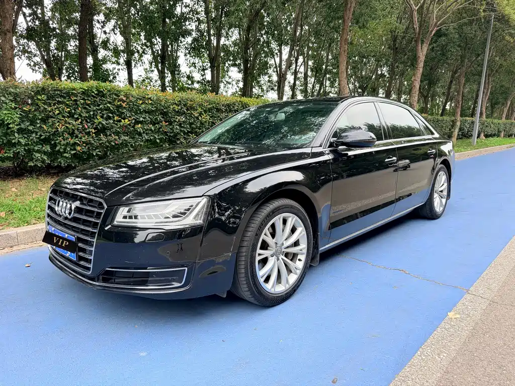 Audi A8 2015 — фото 1