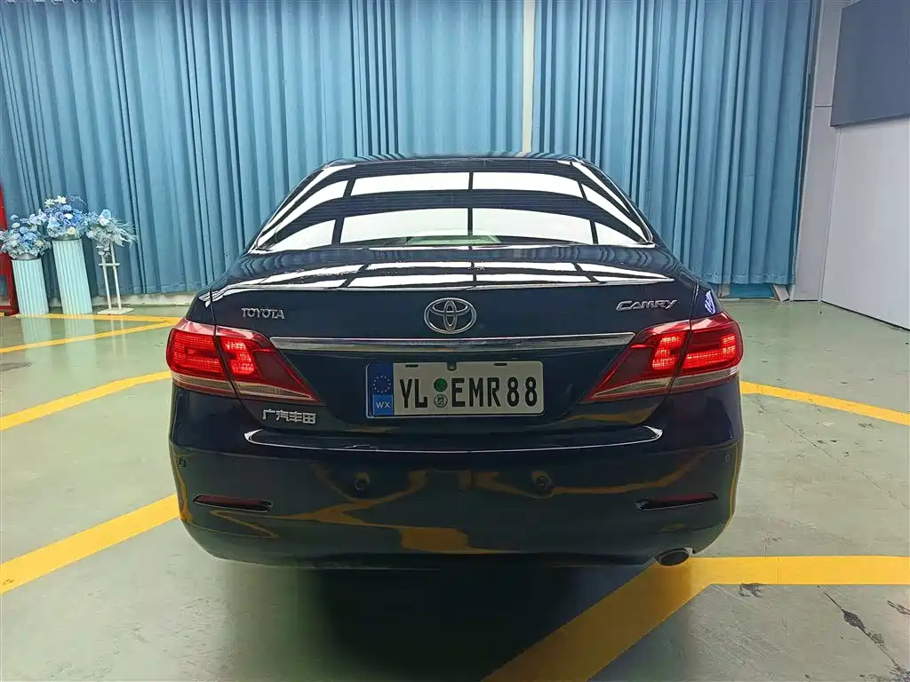 Toyota Camry 2010 — фото 8
