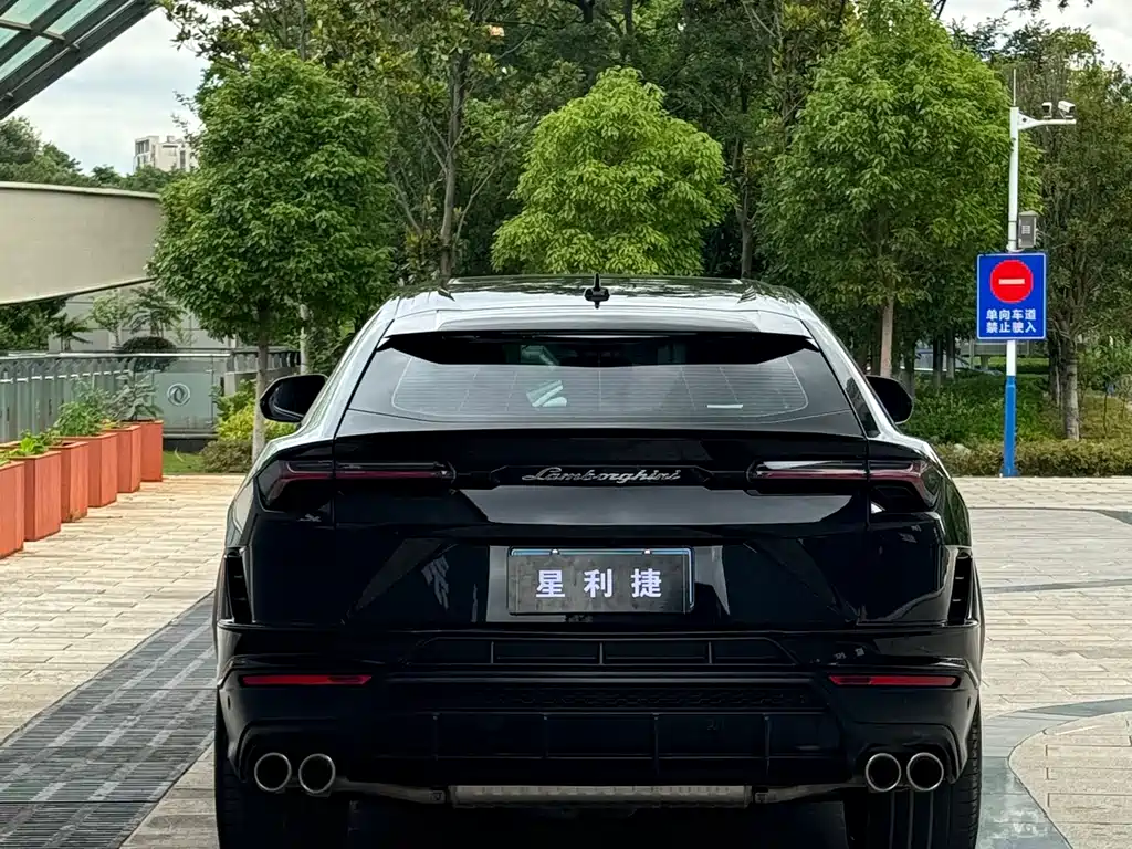Lamborghini Urus 2023 — фото 5