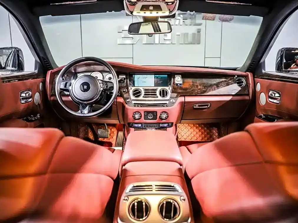 Rolls-Royce Ghost 2017 — фото 10