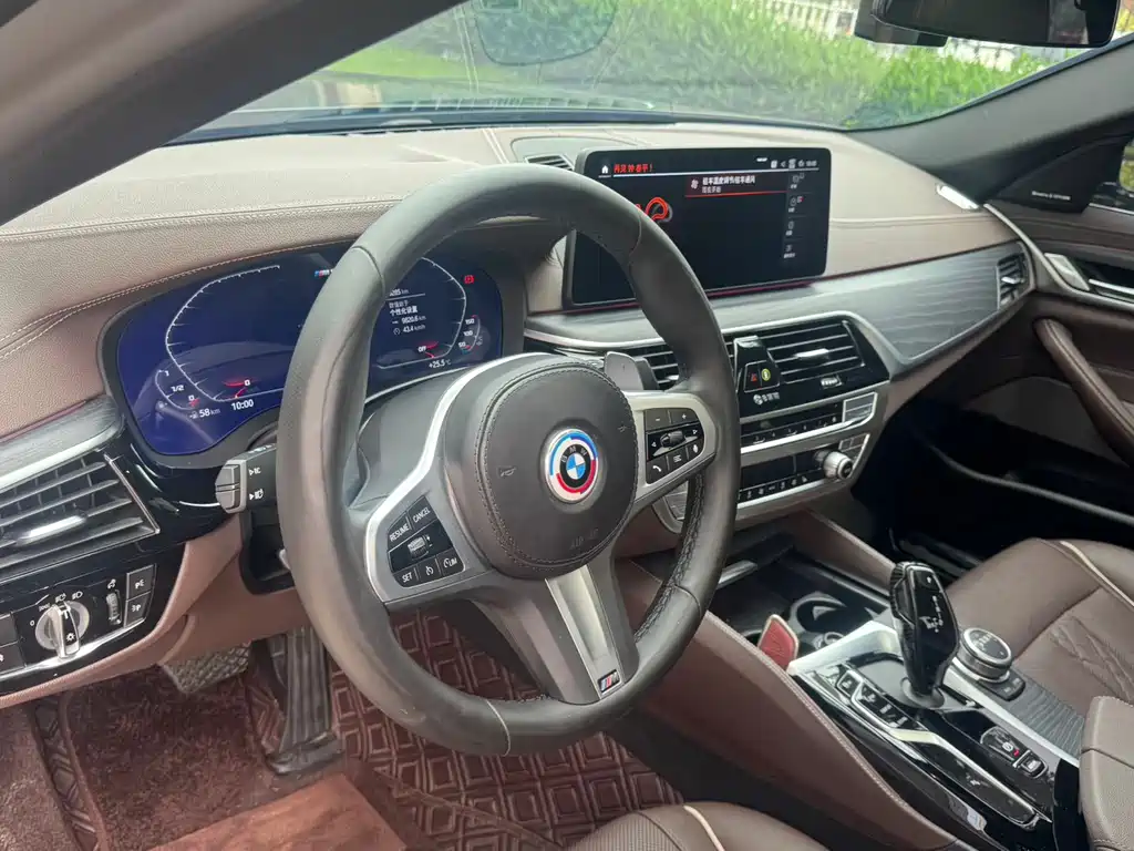 BMW 5 Series 2022 — фото 11