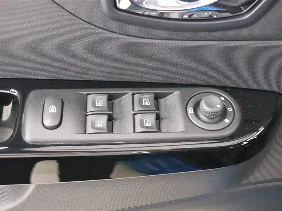 Renault Captur 2016 — фото 12