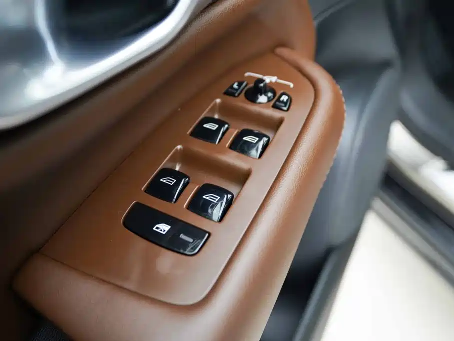 Volvo XC90 2023 — фото 11