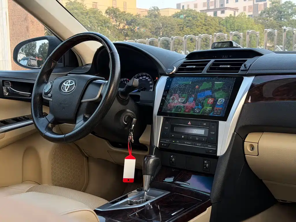 Toyota Camry 2016 — фото 19