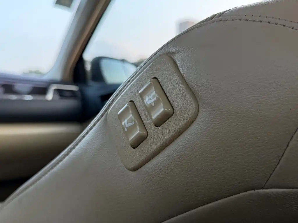 Toyota Camry 2016 — фото 18