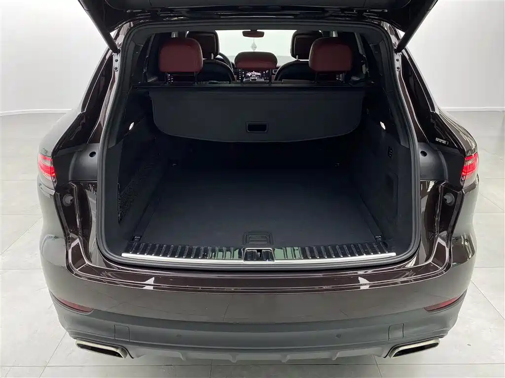 Porsche Cayenne 2019 — фото 30