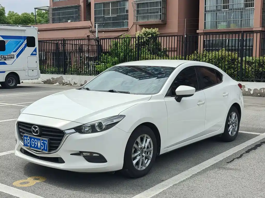 Mazda 3 Axela 2017 — фото 1