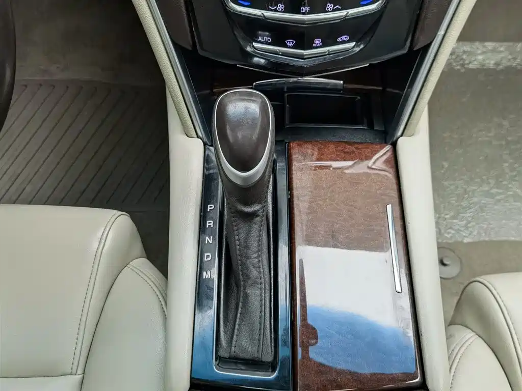 Cadillac XTS 2017 — фото 13