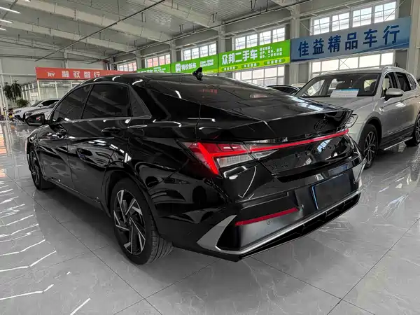 Hyundai Elantra 2024